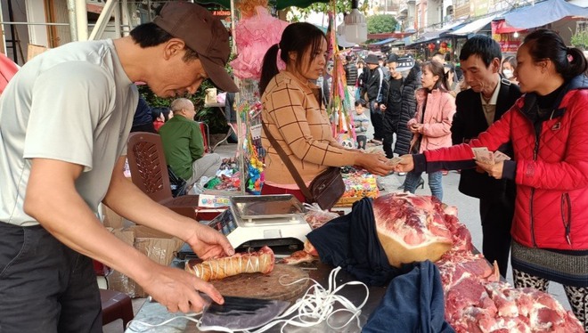 Cảnh tượng tại nơi chỉ họp chợ duy nhất 1 lần trong năm: Đêm nay mới là chính hội - Ảnh 10.