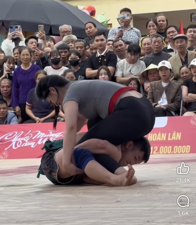 Cô gái xinh đẹp, cao 1m72 "gây sốt" ở sới vật hội làng Bắc Ninh, tiết lộ tiêu chí chọn bạn trai - Ảnh 2.