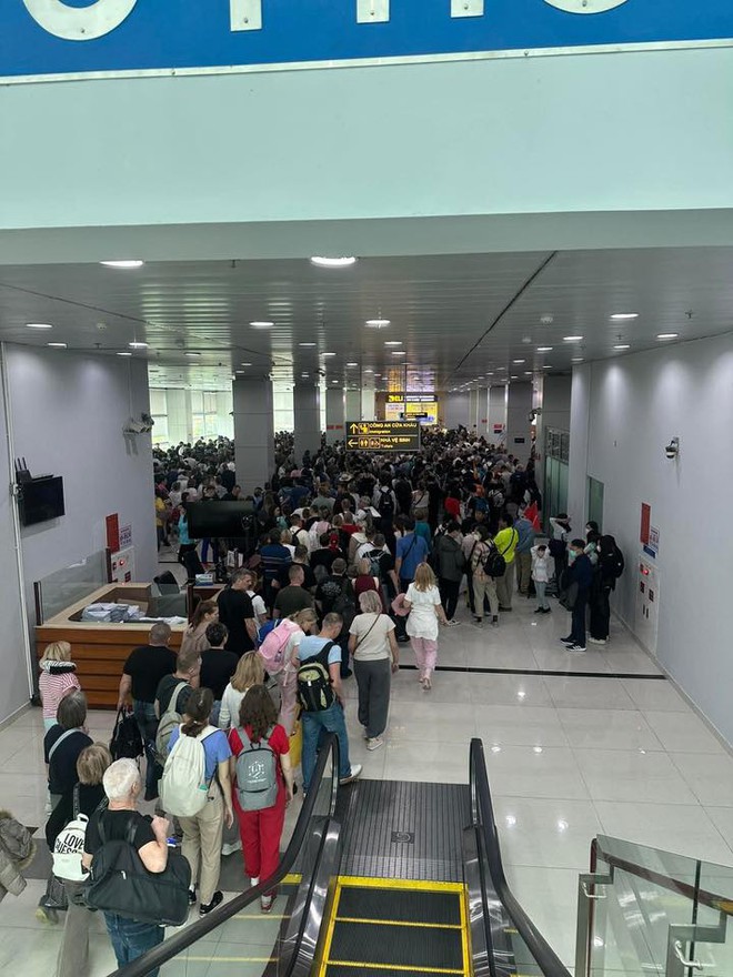 Cảnh tượng tại s&acirc;n bay một đặc khu của Việt Nam g&acirc;y bất ngờ: Trong 1 th&aacute;ng đ&atilde; đ&oacute;n gần 1 triệu kh&aacute;ch - Ảnh 4.