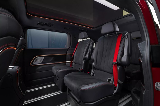 Mercedes h&eacute; lộ mẫu limousine điện đi được 700 km/lần sạc - Ảnh 15.