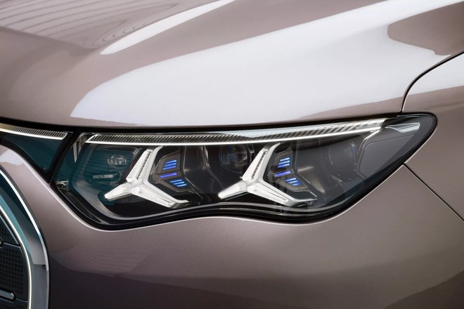 Mercedes h&eacute; lộ mẫu limousine điện đi được 700 km/lần sạc - Ảnh 2.