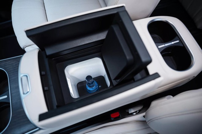 Mercedes h&eacute; lộ mẫu limousine điện đi được 700 km/lần sạc - Ảnh 12.