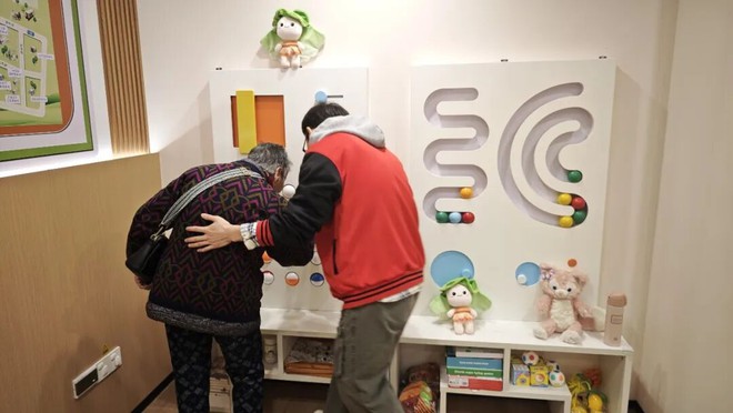 Xuất hiện viện dưỡng lão sáng đưa đi chiều đón về, có ca riêng theo giờ: Ngay trong một khu dân cư - Ảnh 6.