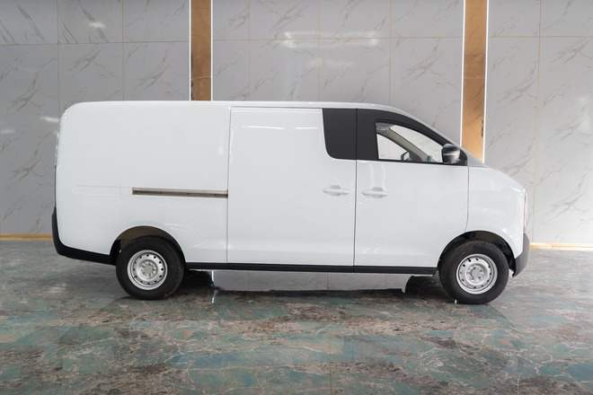 Xe điện lạ bất ngờ xuất hiện trong nh&agrave; m&aacute;y &ocirc; t&ocirc; ở Huế của h&atilde;ng Việt: Đi bao xa, gi&aacute; thế n&agrave;o? - Ảnh 6.