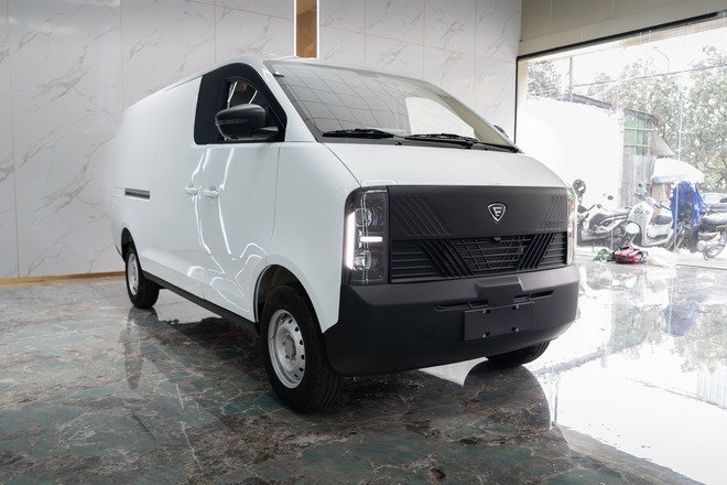 Xe điện lạ bất ngờ xuất hiện trong nh&agrave; m&aacute;y &ocirc; t&ocirc; ở Huế của h&atilde;ng Việt: Đi bao xa, gi&aacute; thế n&agrave;o? - Ảnh 7.