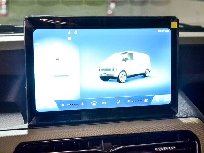 Xe điện lạ bất ngờ xuất hiện trong nh&agrave; m&aacute;y &ocirc; t&ocirc; ở Huế của h&atilde;ng Việt: Đi bao xa, gi&aacute; thế n&agrave;o? - Ảnh 12.