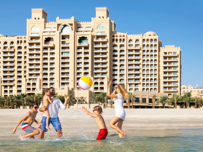 Khách Việt chia sẻ hình ảnh khách sạn 5 sao ở Dubai trước khi bị trúng tên lửa - Ảnh 8.