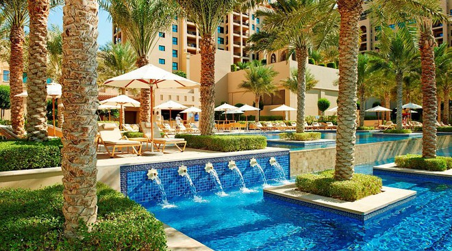 Khách Việt chia sẻ hình ảnh khách sạn 5 sao ở Dubai trước khi bị trúng tên lửa - Ảnh 5.