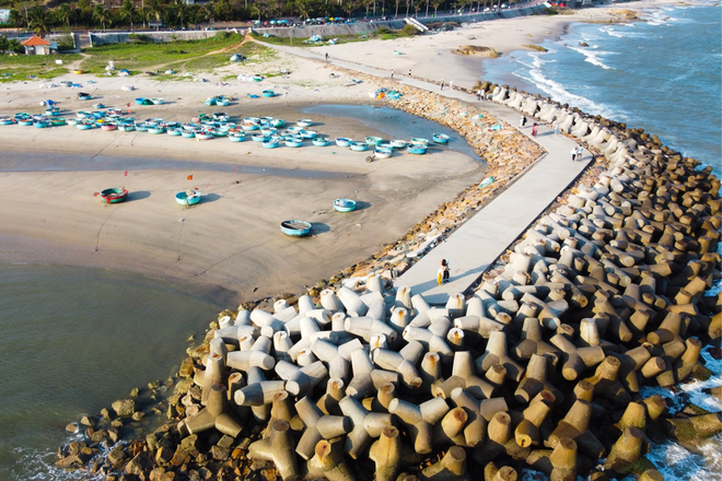 Bãi biển ở địa phương miền Trung đang nổi được du khách khen ngợi: