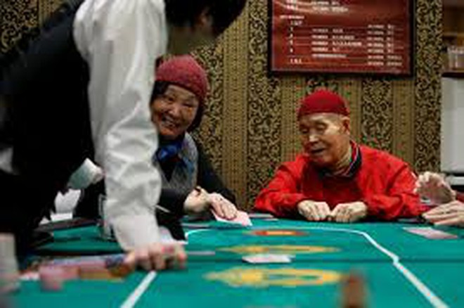 Xuất hiện viện dưỡng lão cho phép các cụ chơi bài, chơi máy đánh bạc: Trước khi chơi phải tập thể dục - Ảnh 3.