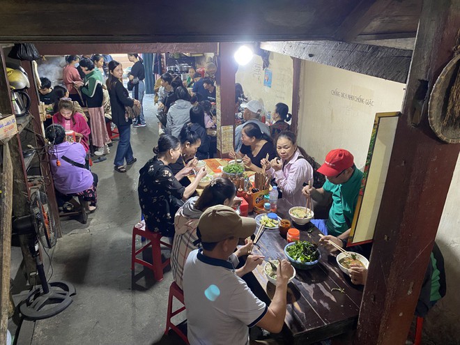 Khách Tây trầm trồ khi thưởng thức món ăn ở Sapa, nhận xét: 