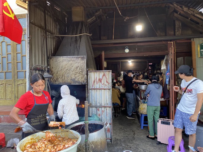 Khách Tây trầm trồ khi thưởng thức món ăn ở Sapa, nhận xét: 