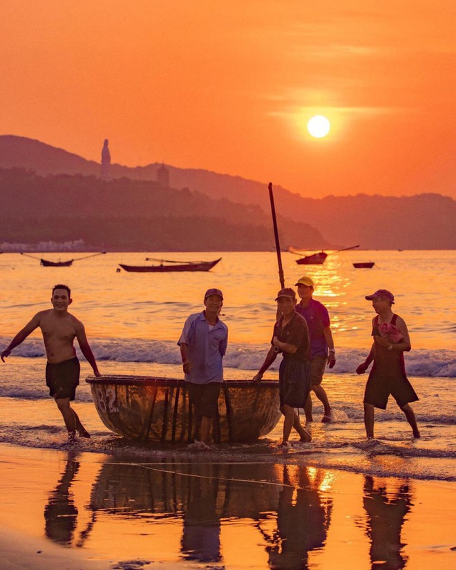 Cảnh tượng tr&ecirc;n b&atilde;i biển Đ&agrave; Nẵng l&uacute;c s&aacute;ng sớm khiến nhiều người thốt l&ecirc;n: Kh&ocirc;ng tin v&agrave;o mắt m&igrave;nh! - Ảnh 5.