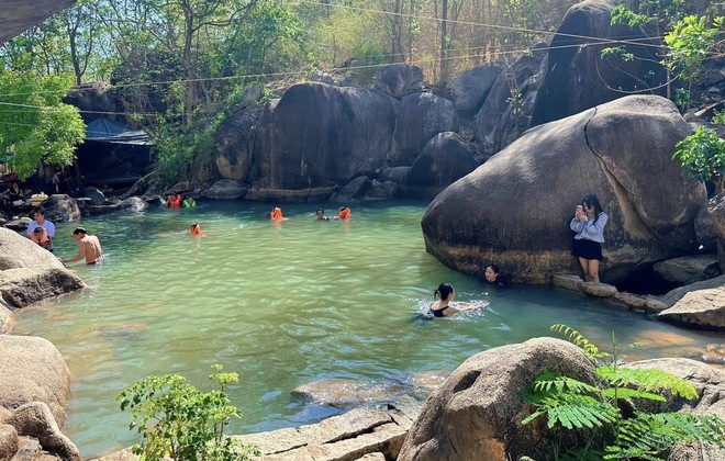 Hồ nước đang gây chú ý ở TP.HCM: Vị trí thật sự ở đâu? Thì ra gần nhiều điểm nổi tiếng - Ảnh 4.
