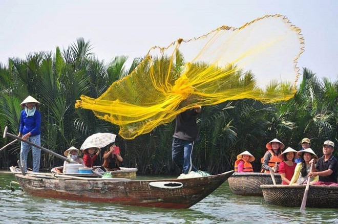 Cảnh tượng tại điểm du lịch nổi tiếng Hội An khiến nhiều người bất ngờ, thốt lên: Không tin vào mắt mình - Ảnh 6.