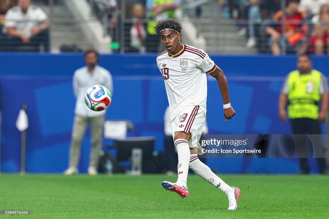 Cần Thơ mở đại tiệc xuy&ecirc;n đ&ecirc;m, c&ugrave;ng người h&acirc;m mộ đ&oacute;n chung kết World Cup 2026 - Ảnh 3.