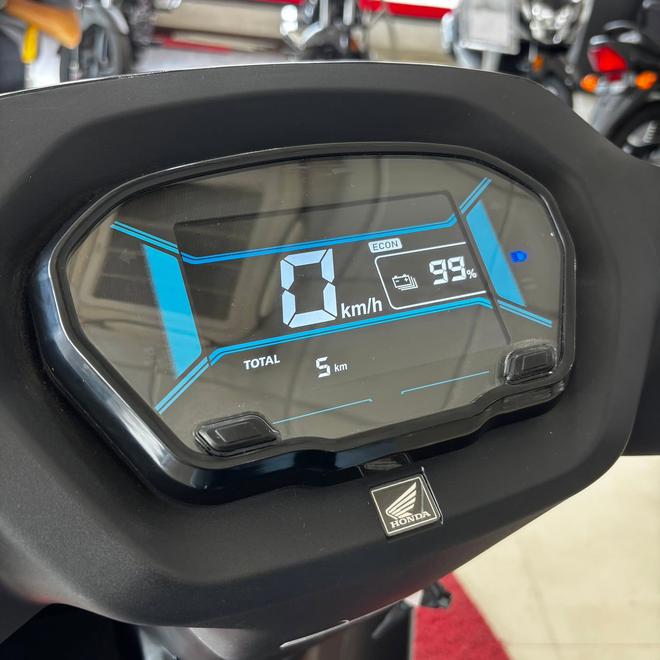 Xe m&aacute;y điện Honda dự đo&aacute;n về VN năm sau: Nhỏ gọn, gi&aacute; khoảng 30 triệu, cốp lớn hơn Vision - Ảnh 5.