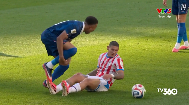 Mbappe tinh quái bẫy cầu thủ Paraguay, tái hiện scandal lịch sử của David Beckham - Ảnh 4.