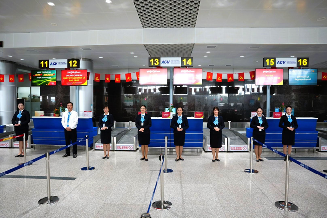 Đúng 0h ngày mai, sân bay quốc tế duy nhất ở Việt Nam mang hình bông hoa chính thức 'tái xuất' - Ảnh 2.