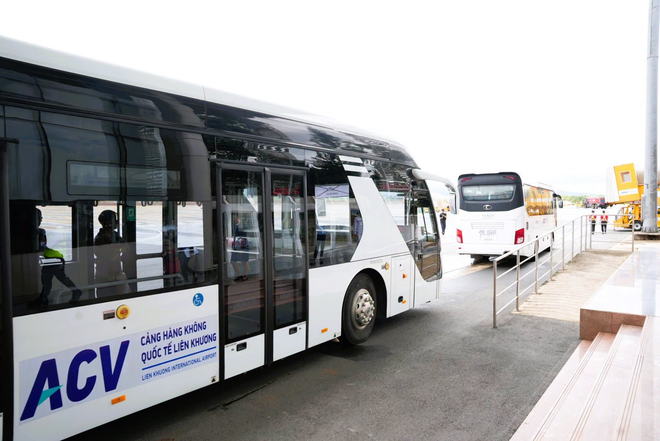Đúng 0h ngày mai, sân bay quốc tế duy nhất ở Việt Nam mang hình bông hoa chính thức 'tái xuất' - Ảnh 9.