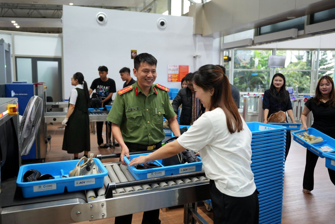 Đúng 0h ngày mai, sân bay quốc tế duy nhất ở Việt Nam mang hình bông hoa chính thức 'tái xuất' - Ảnh 3.