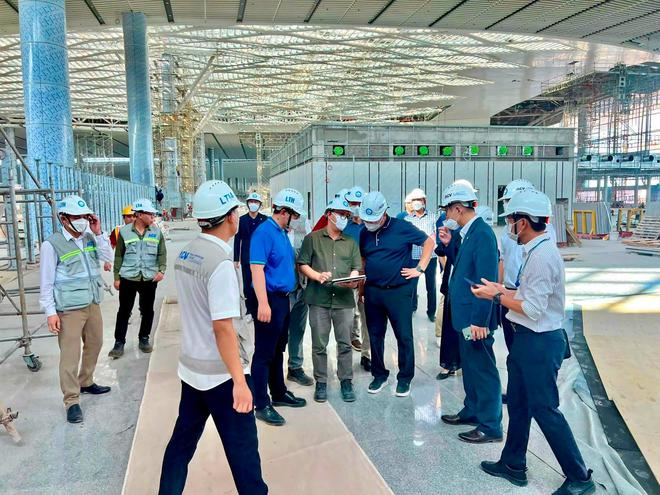 Hàng loạt 'ông lớn' hàng không quốc tế đổ về 'phi trường tỷ đô' của Việt Nam trước ngày trọng đại - Ảnh 8.