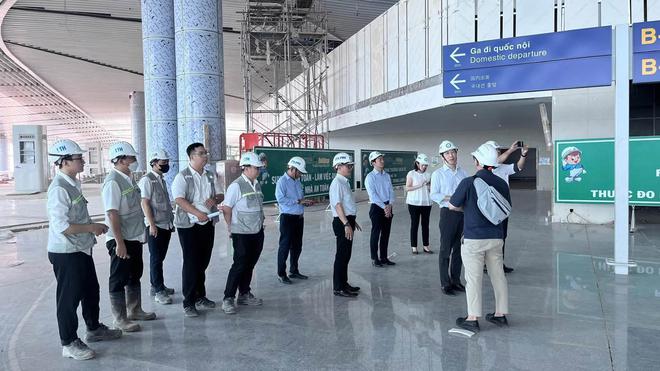 Hàng loạt 'ông lớn' hàng không quốc tế đổ về 'phi trường tỷ đô' của Việt Nam trước ngày trọng đại - Ảnh 2.