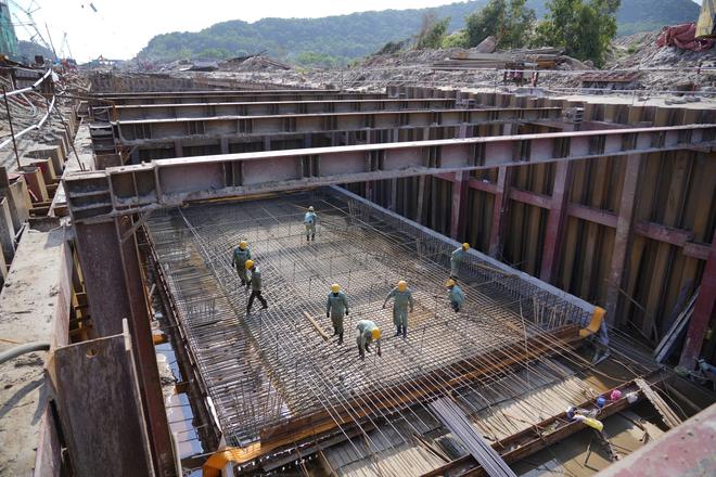 Tàu điện LRT 9.000 tỷ đồng chưa từng có ở Việt Nam vượt ải thiên tai để cán đích trước thời điểm trọng đại - Ảnh 2.