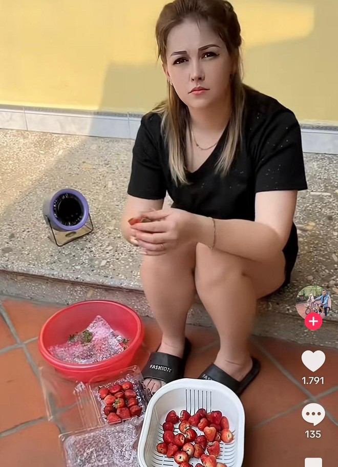 C&ocirc; g&aacute;i Nga lấy chồng Việt hơn 16 tuổi, về Bắc Ninh l&agrave;m d&acirc;u, bất ngờ với h&agrave;nh động của h&agrave;ng x&oacute;m - Ảnh 2.