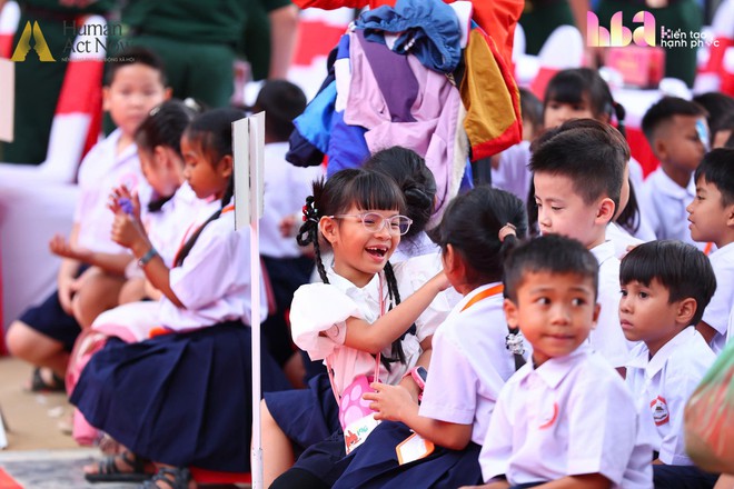 Ngày đặc biệt của hơn 1.000 học sinh Trường Phổ thông nội trú Tiểu học và Trung học cơ sở Tây Giang - Ảnh 3.