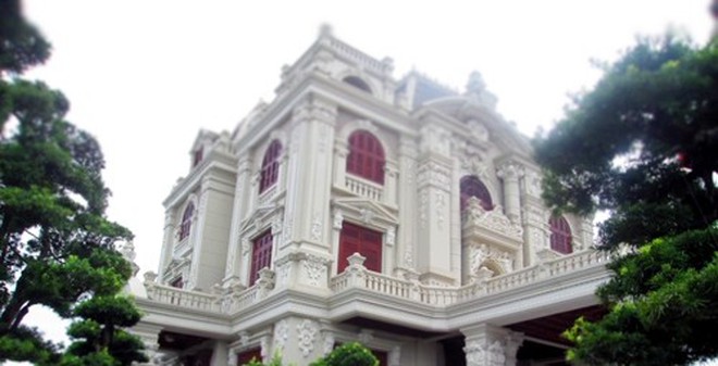 Chiêm ngưỡng những dinh thự lộng lẫy màu trắng có giá bạc tỷ của đại gia Việt 1 20140911143311 biet thua 1414641077921 0 0 255 500 crop 1414641644275 - Chiêm ngưỡng những dinh thự lộng lẫy màu trắng có giá bạc tỷ của đại gia Việt