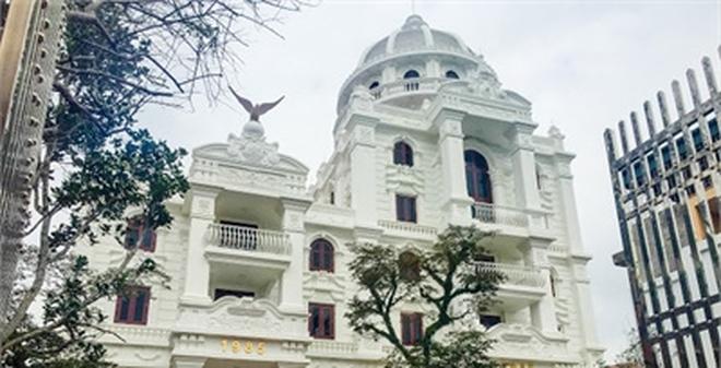 20151125105422 9 1448522373795 0 0 204 400 crop 1448524632426 - Biệt thự trắng triệu USD của nữ doanh nh&acirc;n Ph&uacute; Thọ