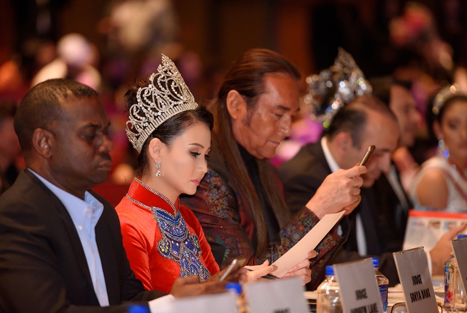 Hoa hậu Quý bà Sương Đặng trao lại vương miện cho người kế nhiệm - Ảnh 6.