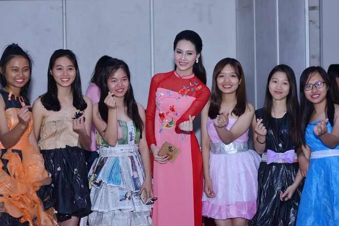 Hoa hậu biển Thùy Trang nền nã trong vai trò mới - Ảnh 8.