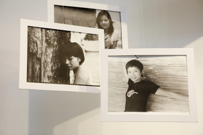 Thủy Top mặc gợi cảm đi xem triển lãm ảnh của nhạc sĩ Quốc Bảo - Ảnh 9.
