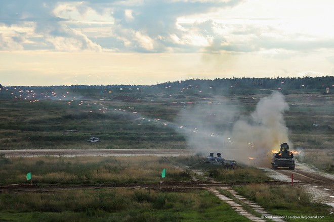 ẢNH+VIDEO: Khí tài quân sự Nga trình diễn tại Army-2016 - Ảnh 19.