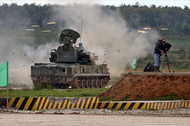 ẢNH+VIDEO: Khí tài quân sự Nga trình diễn tại Army-2016 - Ảnh 8.