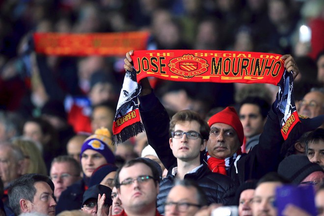 Cả Mourinho lẫn Van Gaal sẽ cùng làm việc ở Man United - Ảnh 2.