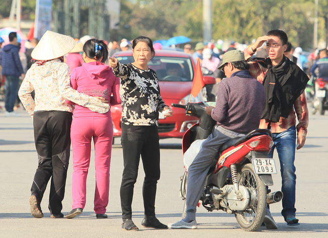 Đại gia liên tục đổ bộ, săn vé chợ đen ở Mỹ Đình - Ảnh 2.