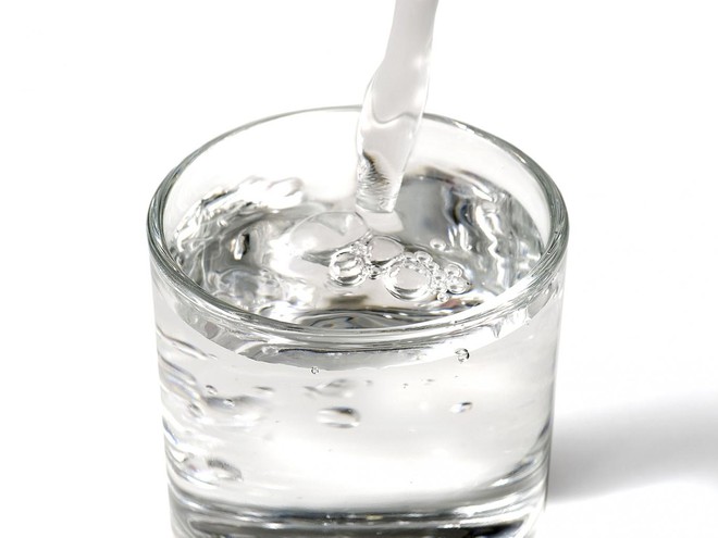 Sai lầm khi uống nước khiến bạn ngộ độc nước, có thể tử vong - Ảnh 1.