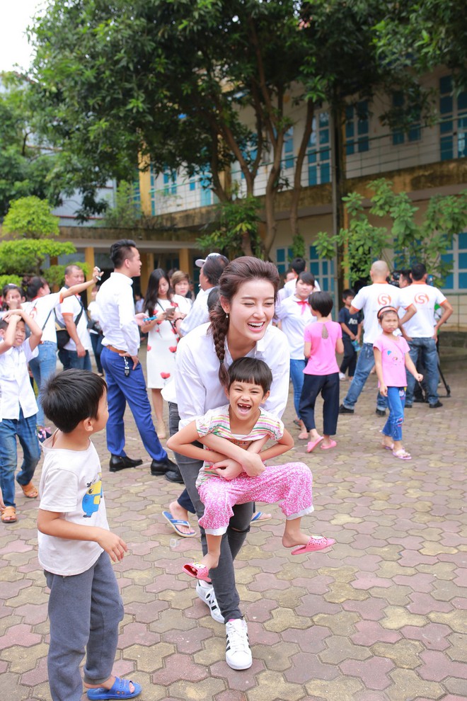 Á hậu Huyền My nô đùa, nghịch ngợm như trẻ thơ - Ảnh 9.