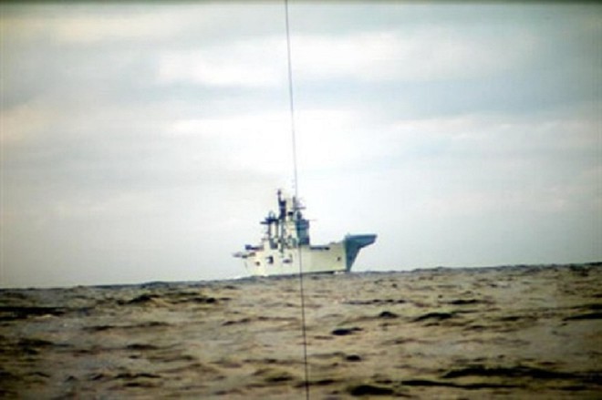 Bức ảnh để lộ vũ khí tối thượng đánh chìm tàu sân bay - Ảnh 2.