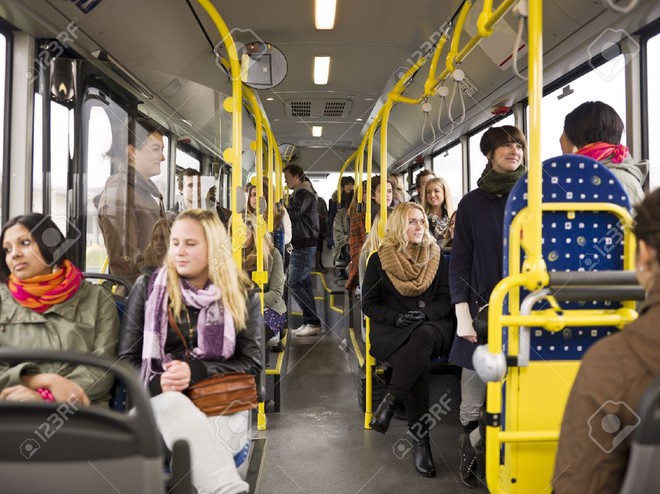 Lên một chiếc xe buýt trống trải, việc ngồi ở chỗ nào cũng nói lên tính cách của người đó - Ảnh 2.