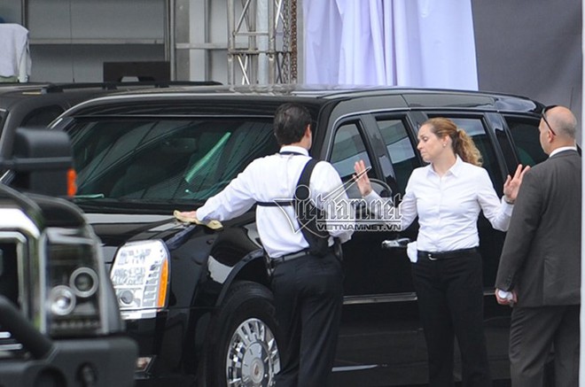 Nữ tài xế lái Cadillac One cho Tổng thống Obama ở HN - Ảnh 1.