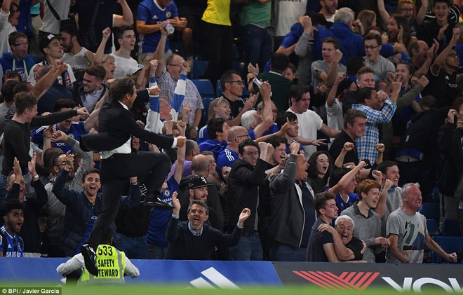 Conte phát cuồng, làm fan Chelsea choáng ngợp ở Stamford Bridge - Ảnh 12.