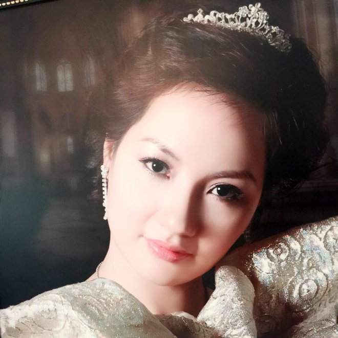 Nhan sắc trẻ đẹp, gợi cảm của mẹ ruột Hoa hậu Trần Thu Ngân - Ảnh 6.