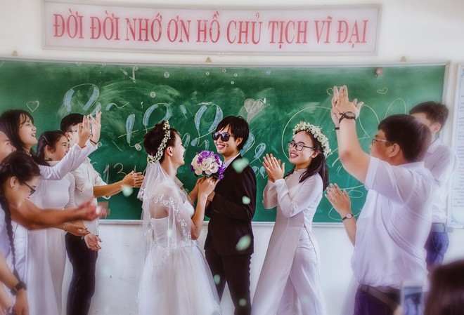 Học sinh lớp 12 Lê Quý Đôn kết hôn ngay tại lớp học - Ảnh 6.