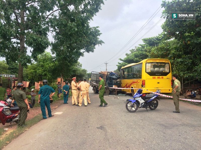 Va chạm kinh hoàng, hàng chục người đập cửa kêu cứu trên đường - Ảnh 3.