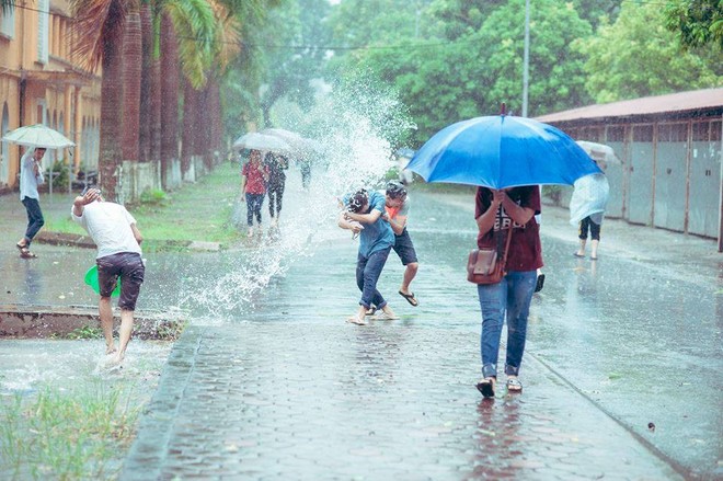 Bộ ảnh kỉ yếu của sinh viên Nông nghiệp giữa trời mưa bão - Ảnh 7.