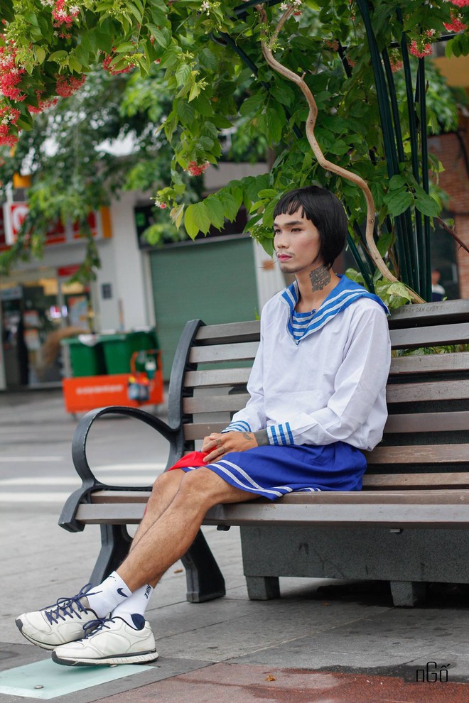Chàng trai Việt mặc váy chụp ảnh trên phố Nguyễn Huệ - Ảnh 10.